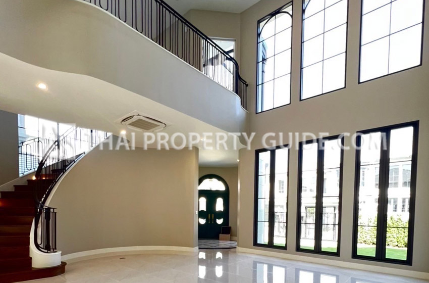 House with Shared Pool in Krung Thep Kritha 